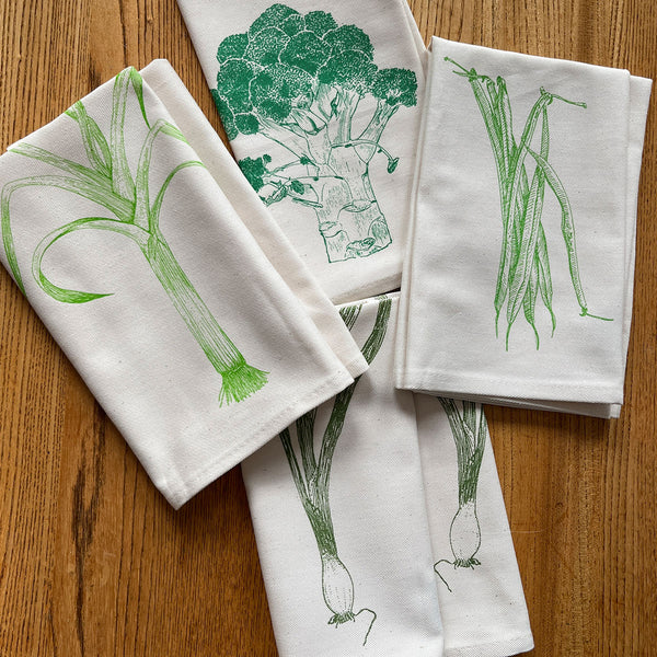 Jenny-Duff_Lottie-Day-napkins_Green-vegetables_Leek-Broccoli-French-beans-Spring-onions